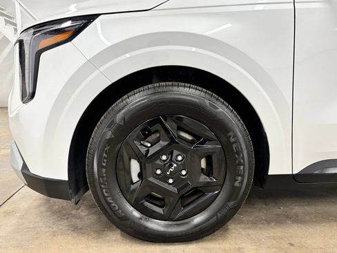 Used 2026 Kia Carnival FWD image 10