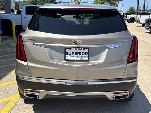 Used 2022 Cadillac XT5 Premium Luxury w/ Technology Package FWD image 4