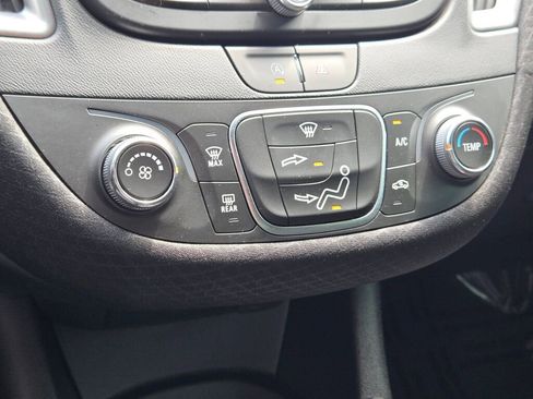 Used 2025 Chevrolet Malibu RS FWD image 23