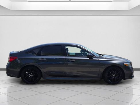 Used 2023 Honda Civic Sport image 4