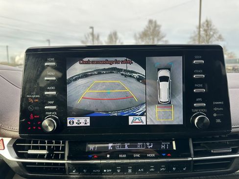 Used 2022 Toyota Sienna Platinum image 18