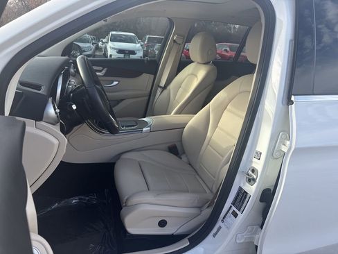 Used 2022 Mercedes-Benz GLC 300 image 4
