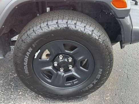 Certified 2025 Jeep Wrangler Sport AWD/4WD image 9