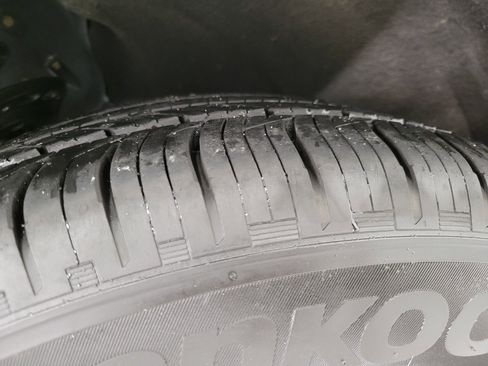 Used 2023 Ford Explorer XLT w/ Equipment Group 202A image 4