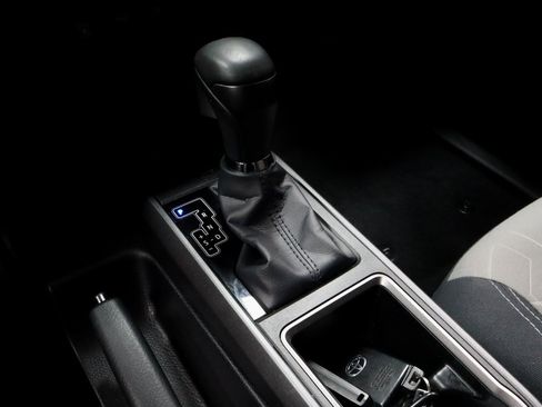 Used 2022 Toyota Tacoma TRD Sport image 30