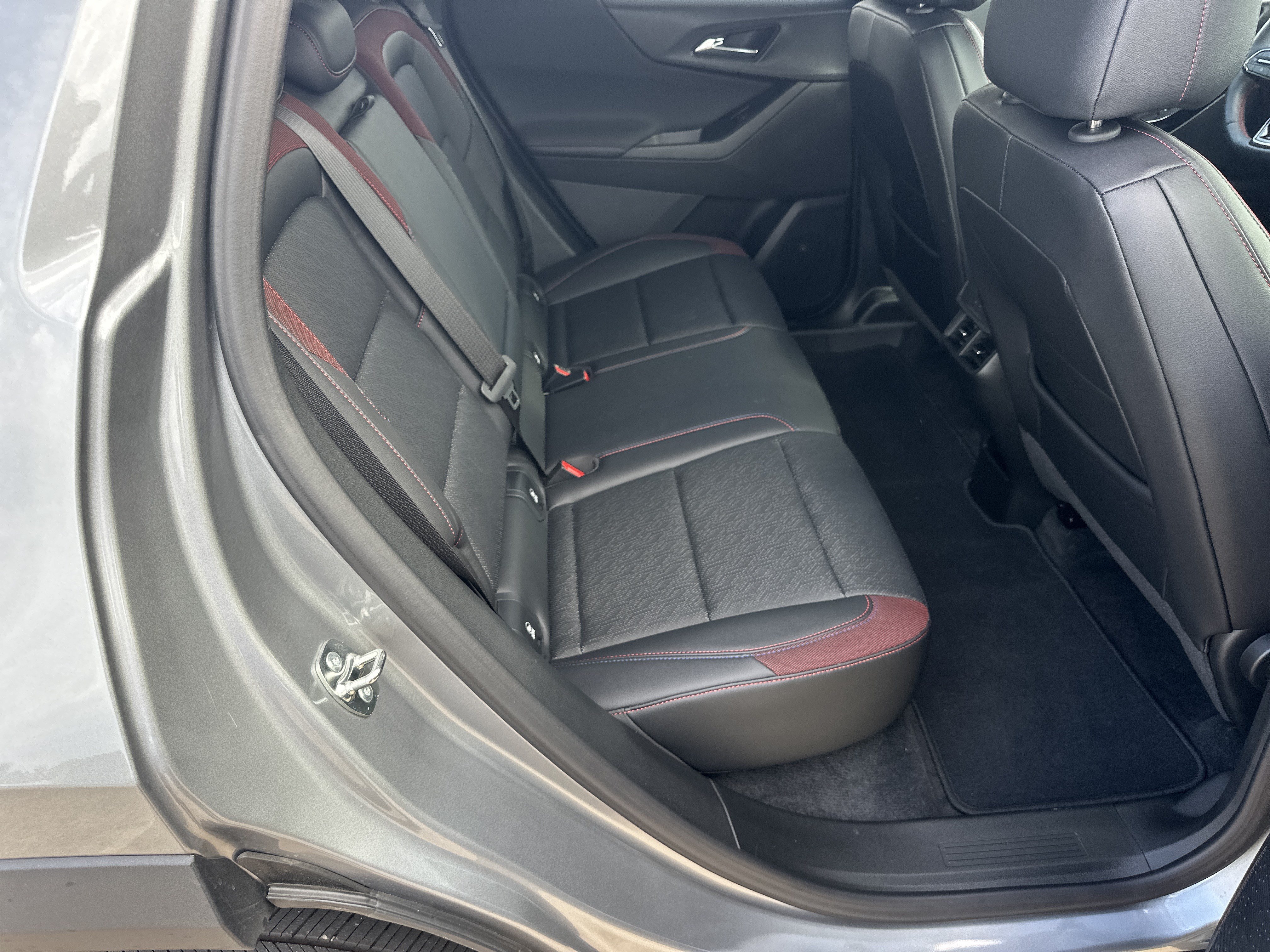 Certified 2025 Chevrolet Equinox RS AWD/4WD image 16