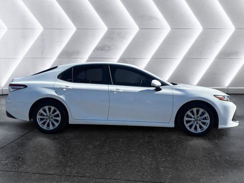 Used 2020 Toyota Camry LE image 8