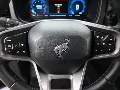 Used 2025 Ford Bronco Badlands image 9