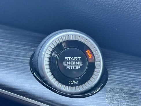 Used 2024 Jeep Wagoneer L Series II w/ Flexible Seating Group AWD/4WD image 17
