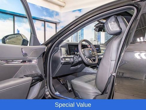 Used 2025 BMW 750e xDrive w/ Premium Package AWD/4WD image 13
