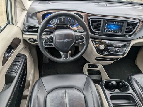 Used 2020 Chrysler Voyager Lxi image 18