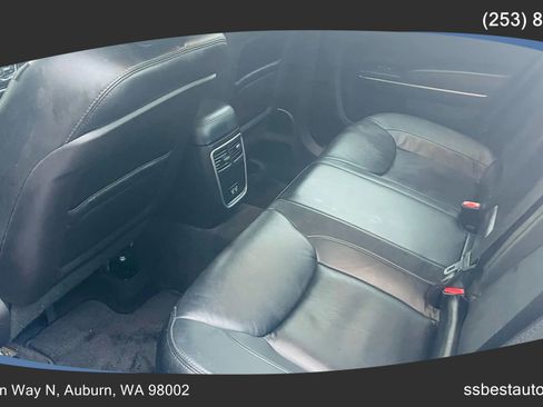 Used 2016 Chrysler 300 Limited image 10