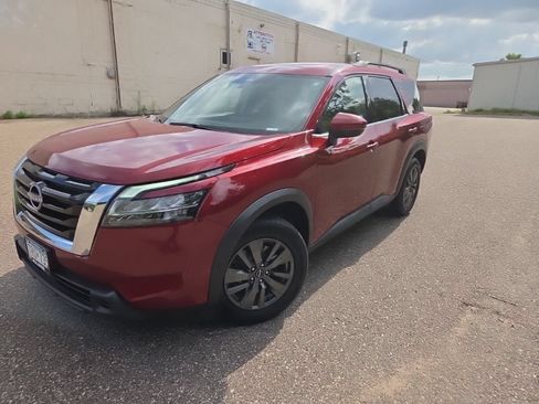 Used 2022 Nissan Pathfinder SV AWD/4WD image 3
