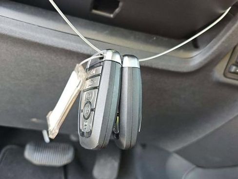 Used 2025 Ford Expedition Active image 19