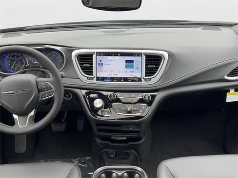 New 2026 Chrysler Pacifica Select image 38