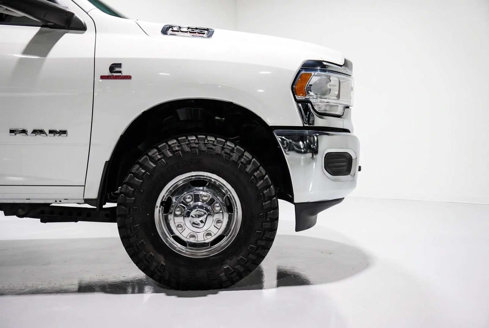 Used 2021 RAM 3500 Tradesman w/ Chrome Appearance Group AWD/4WD image 7
