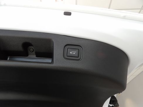 Used 2024 Chevrolet Blazer EV LT image 16