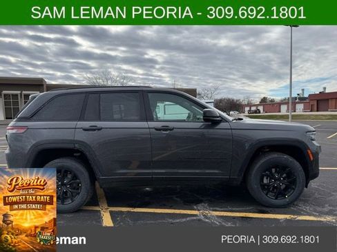 New 2025 Jeep Grand Cherokee Laredo image 3