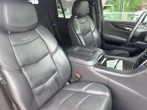 Used 2020 Cadillac Escalade Platinum AWD/4WD image 25