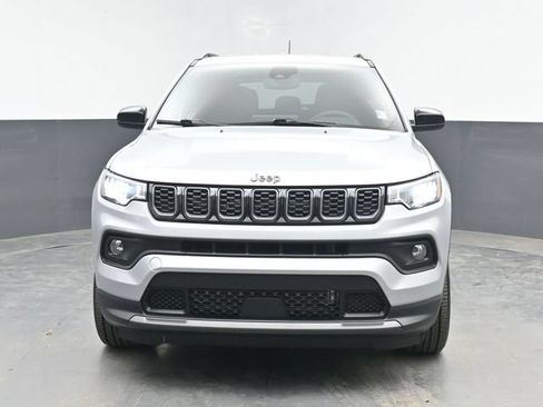 Used 2025 Jeep Compass Latitude w/ Altitude Special Edition AWD/4WD image 3