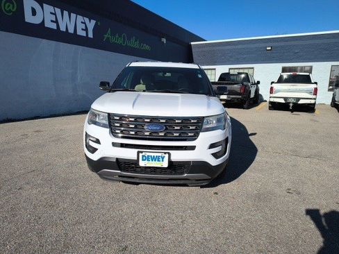 Used 2016 Ford Explorer XLT w/ Equipment Group 201A image 7