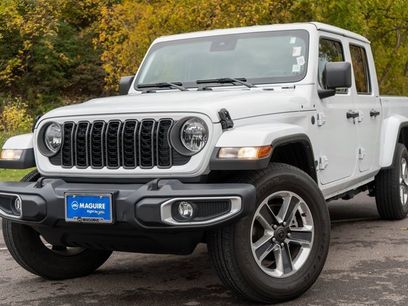 Used 2024 Jeep Gladiator Sport w/ Premium Package