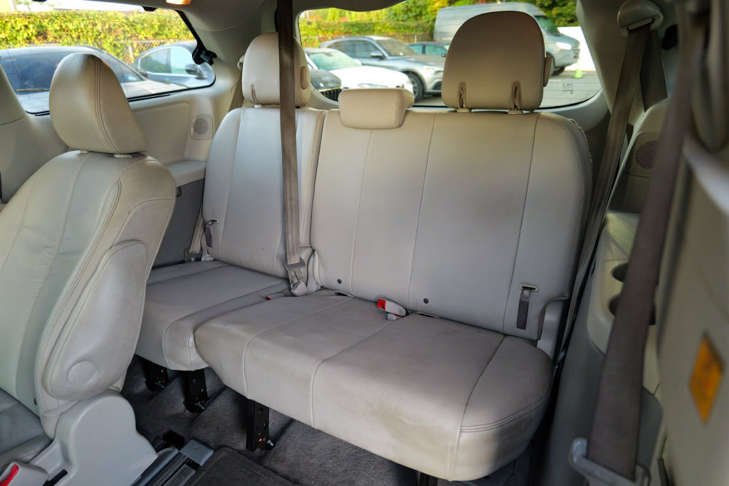 Used 2011 Toyota Sienna XLE w/ Premium Pkg FWD image 24