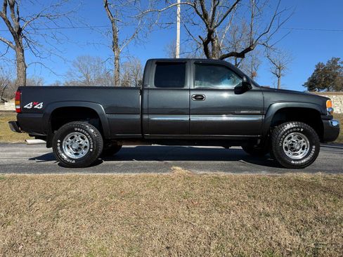 Used 2005 GMC Sierra 2500 SLE w/ Skid Plate Package image 8