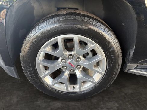 Used 2018 GMC Yukon SLT w/ Open Road Package AWD/4WD image 38