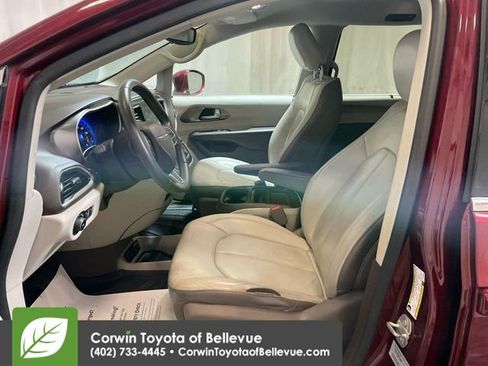 Used 2017 Chrysler Pacifica Touring-L image 15