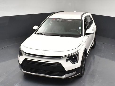 Used 2025 Kia Niro EX FWD image 48