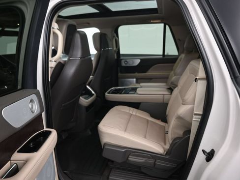 Used 2024 Lincoln Navigator L Reserve AWD/4WD image 10
