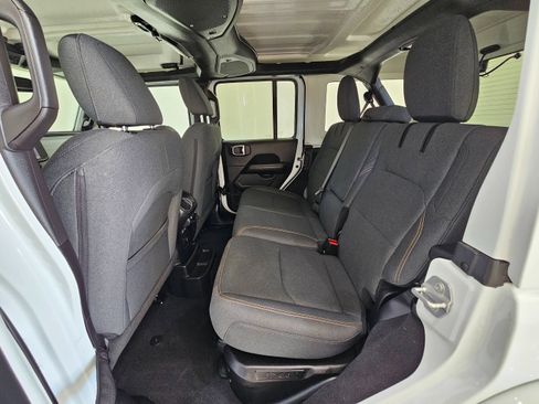 Used 2025 Jeep Wrangler Unlimited Sahara AWD/4WD image 20