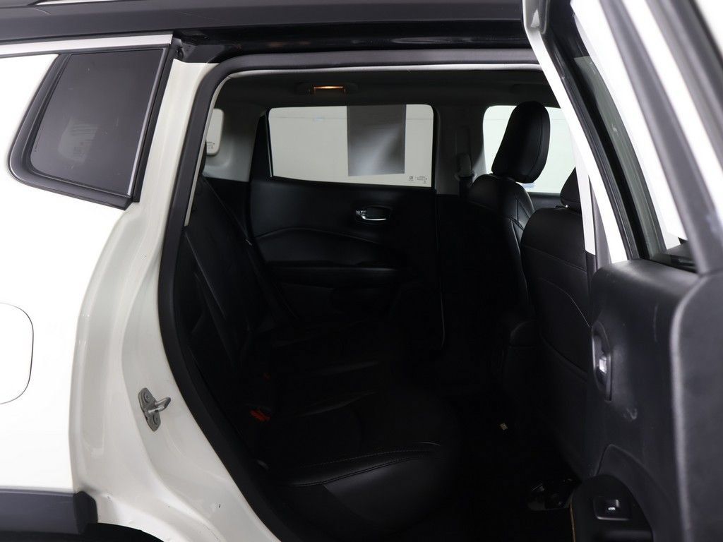 Used 2020 Jeep Compass Limited w/ Premium Lighting Group AWD/4WD image 31