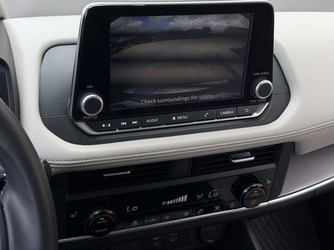 Used 2024 Nissan Rogue SV w/ SV Premium Package FWD image 18