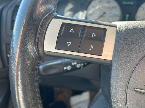 Used 2010 Chrysler 300 Touring image 19