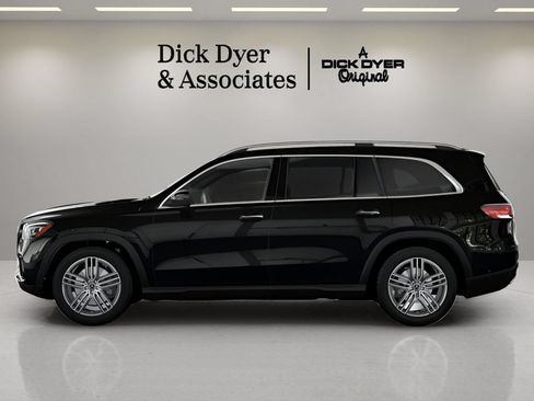 Used 2025 Mercedes-Benz GLS 450 4MATIC image 30