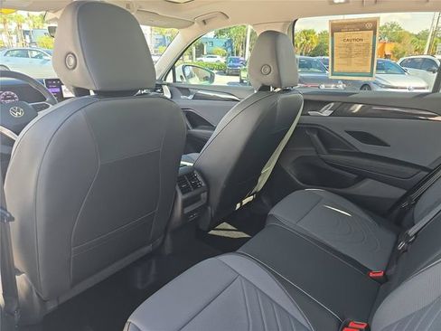 Used 2026 Volkswagen Tiguan SE FWD image 11