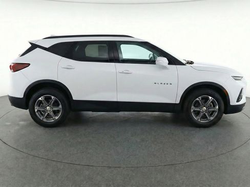 Used 2025 Chevrolet Blazer LT image 9