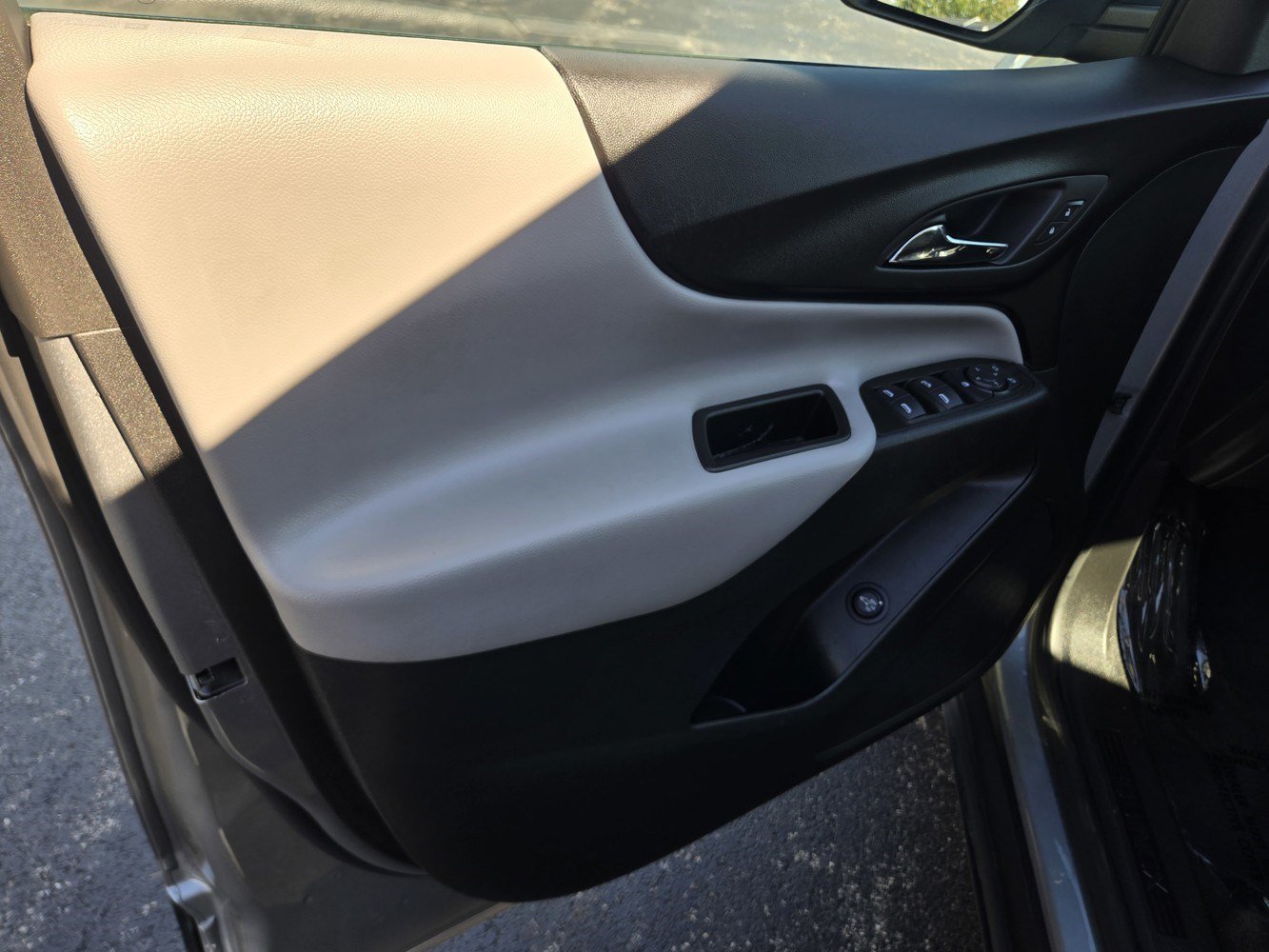 Used 2023 Chevrolet Equinox LT w/ Driver Convenience Package AWD/4WD image 31