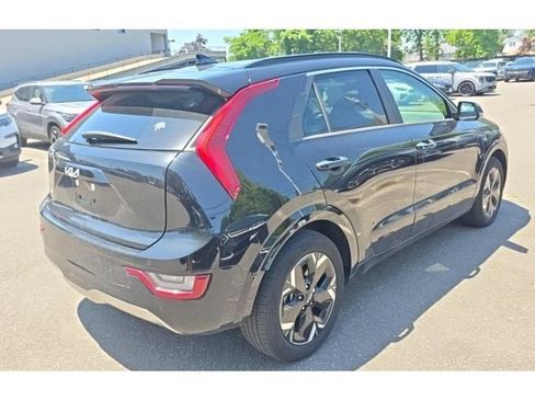 Used 2024 Kia Niro Wave w/ Wave Preserve Package FWD image 3