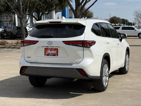 Used 2021 Toyota Highlander Limited image 4