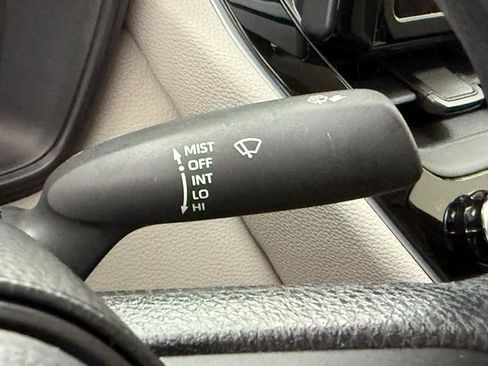 Used 2025 Toyota Corolla LE image 12