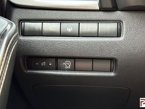 Used 2023 Nissan Rogue SV FWD image 32