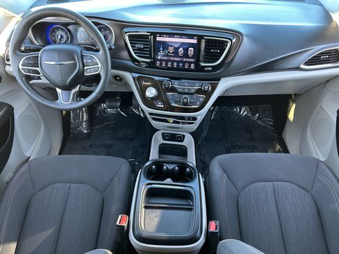Used 2018 Chrysler Pacifica Touring Plus image 15