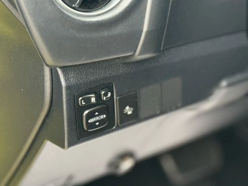 Used 2018 Toyota Corolla iM image 19