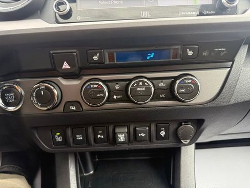 Used 2022 Toyota Tacoma TRD Off-Road w/ TRD Premium Off Road Package AWD/4WD image 28