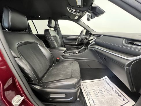 Used 2024 Jeep Grand Cherokee Altitude image 9