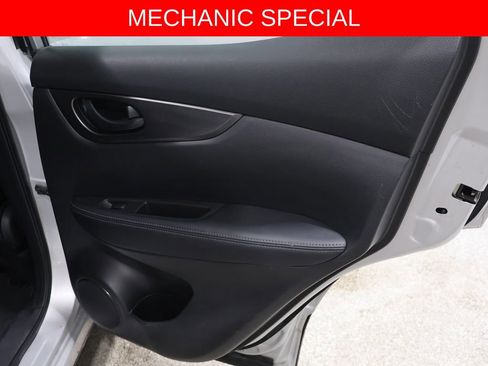 Used 2019 Nissan Rogue Sport S image 18