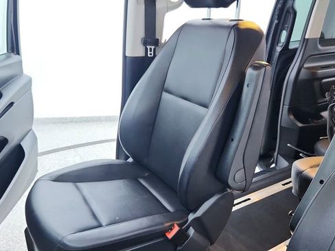 Used 2023 Mercedes-Benz Metris Passenger image 20